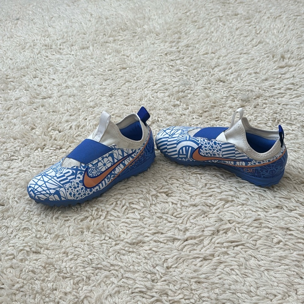 NIKE JR ZOOM MERCURIAL VAPOR 15 ACADEMY CR7 TF indoor turf/soccer shoes